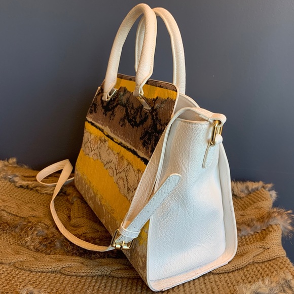 Hand Bag - Picture 7 of 12